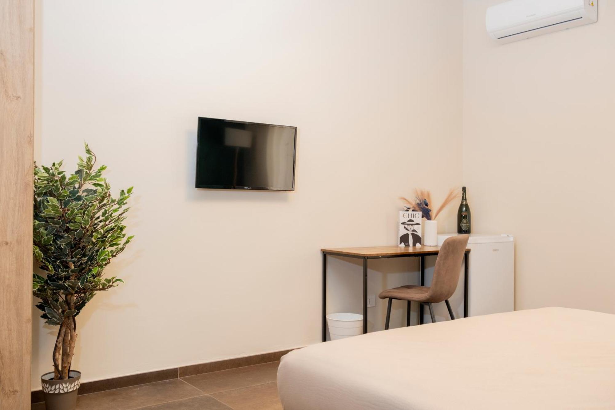 Russ0 Rooms Καταντζάρο Εξωτερικό φωτογραφία